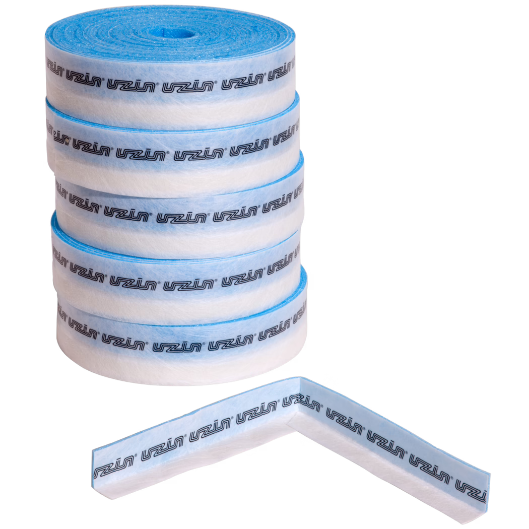 UZIN_Dummy_ESB 50_5_2014-02 Five rolls of white and light-blue non-woven sealing tape stacked vertically, with one L-shaped strip laid out in front. The tape displays a repeated black 'uzin' logo along its length. The material appears fibrous with an adhesive edge and is intended for corner sealing and waterproofing in tiling and construction. Photograph on a clean white background.